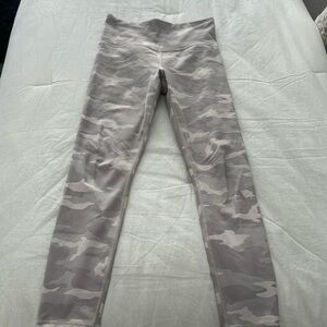 Athleta Elation Camo 7/8 Tight Size XS